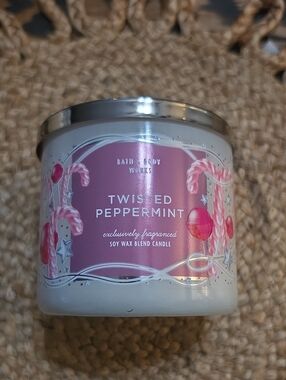 New Bath & Body Works Twisted Peppermint Candle - Pink & White